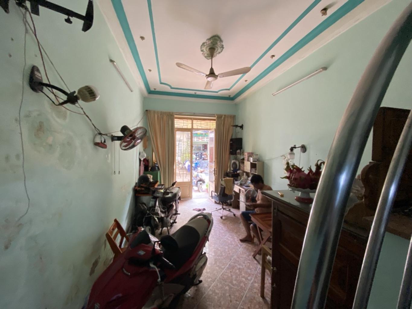 Nhà mặt tiền